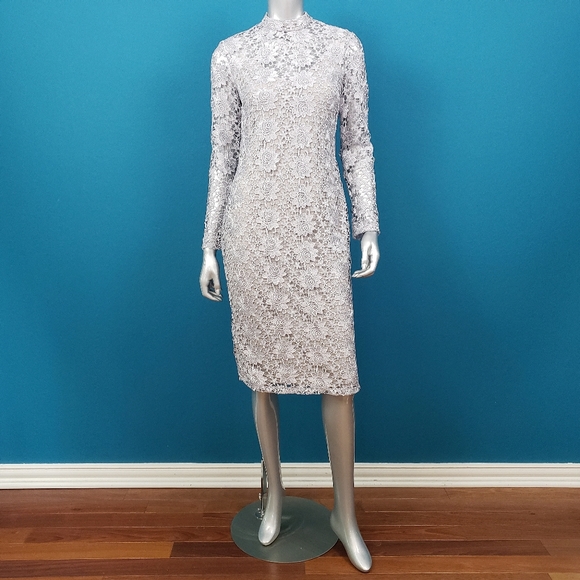 🆕️ 🎬 CLUB L LONDON Silver Crochet Lace Midi Dress // (NWT) - Picture 4 of 12